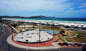 LINDA COBERTURA EM CABO FRIO DE FRENTE MAR MAX 8